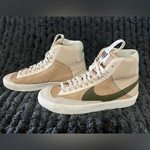 Nike Blazer Mid '77
Size 6Y (Big Kids)